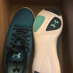Under Armour  women/girl AThletic shoes